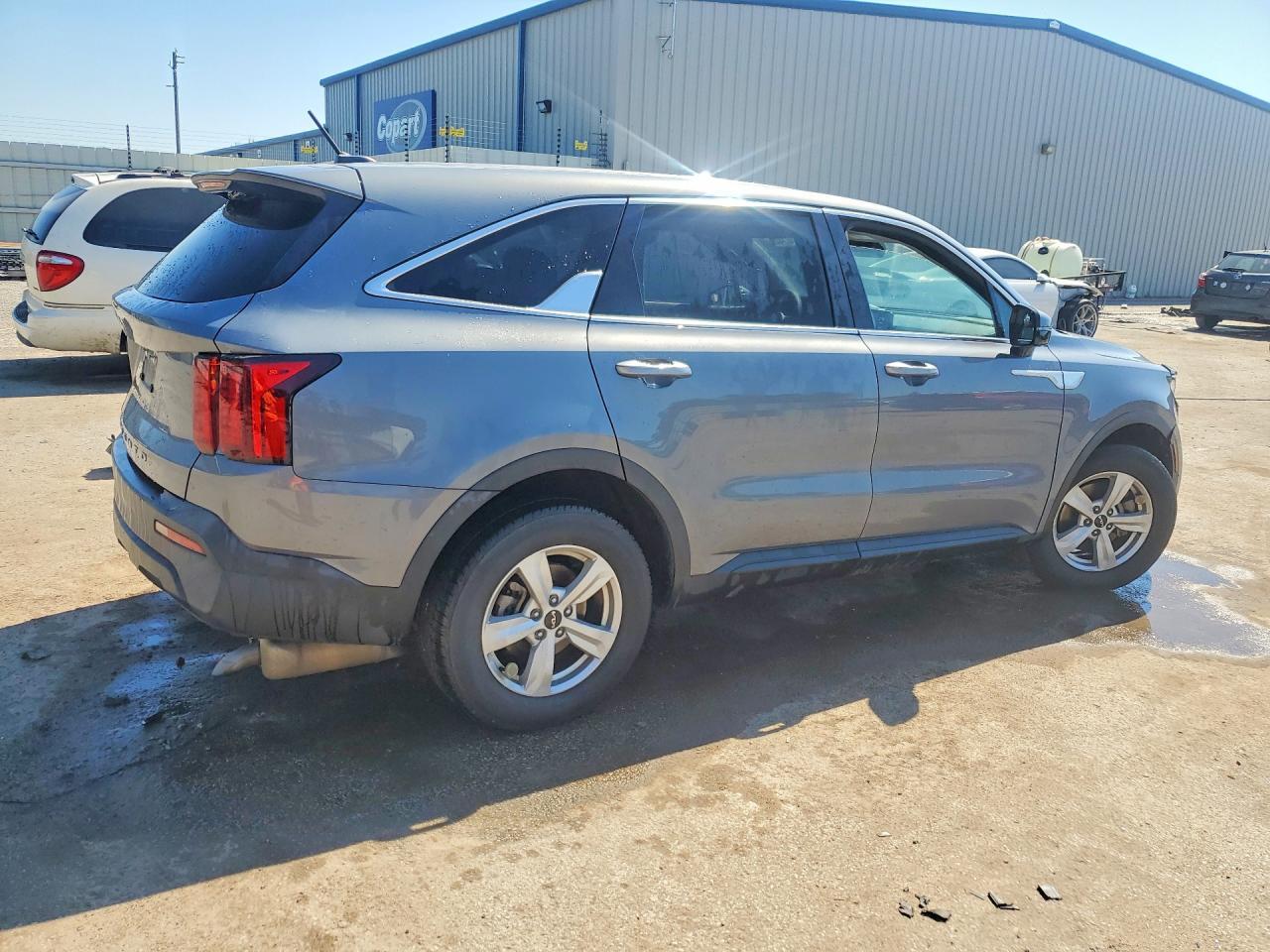 2022 Kia Sorento Lx - Image 3