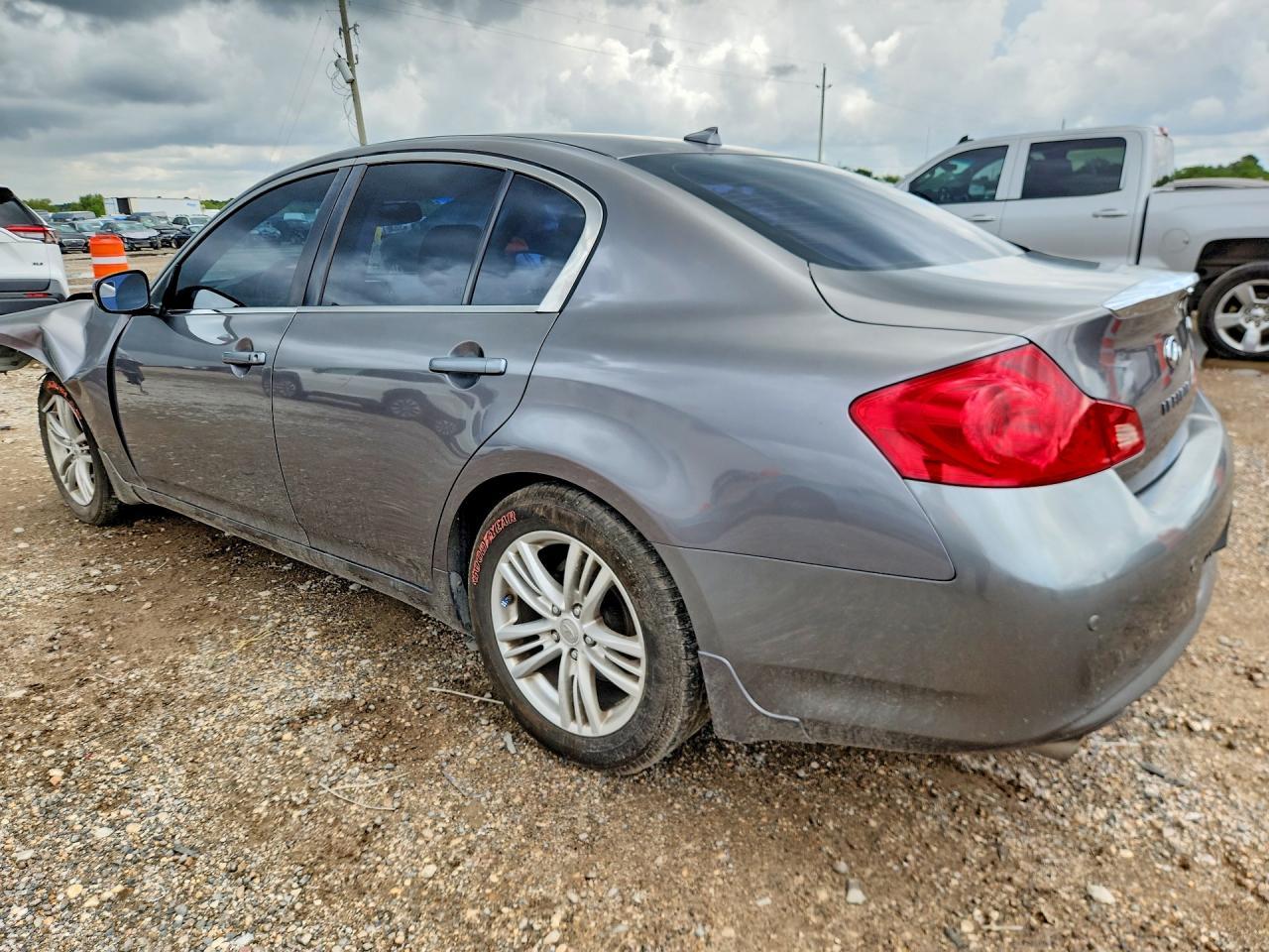 2013 Infiniti G37 Sedan Journey - Фото 2