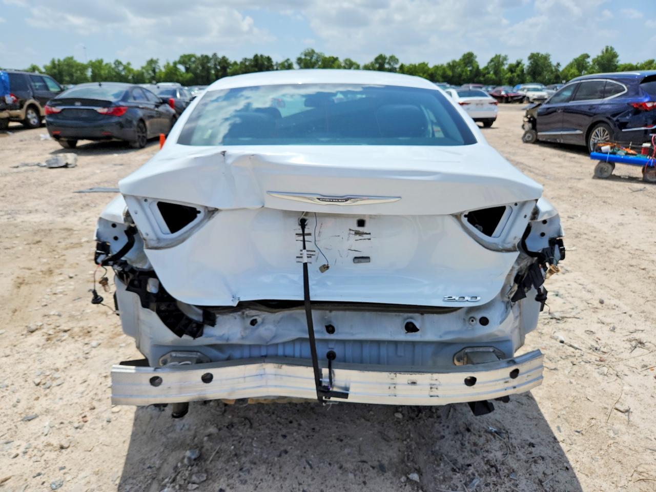 2016 Chrysler 200 Limited - Фото 6