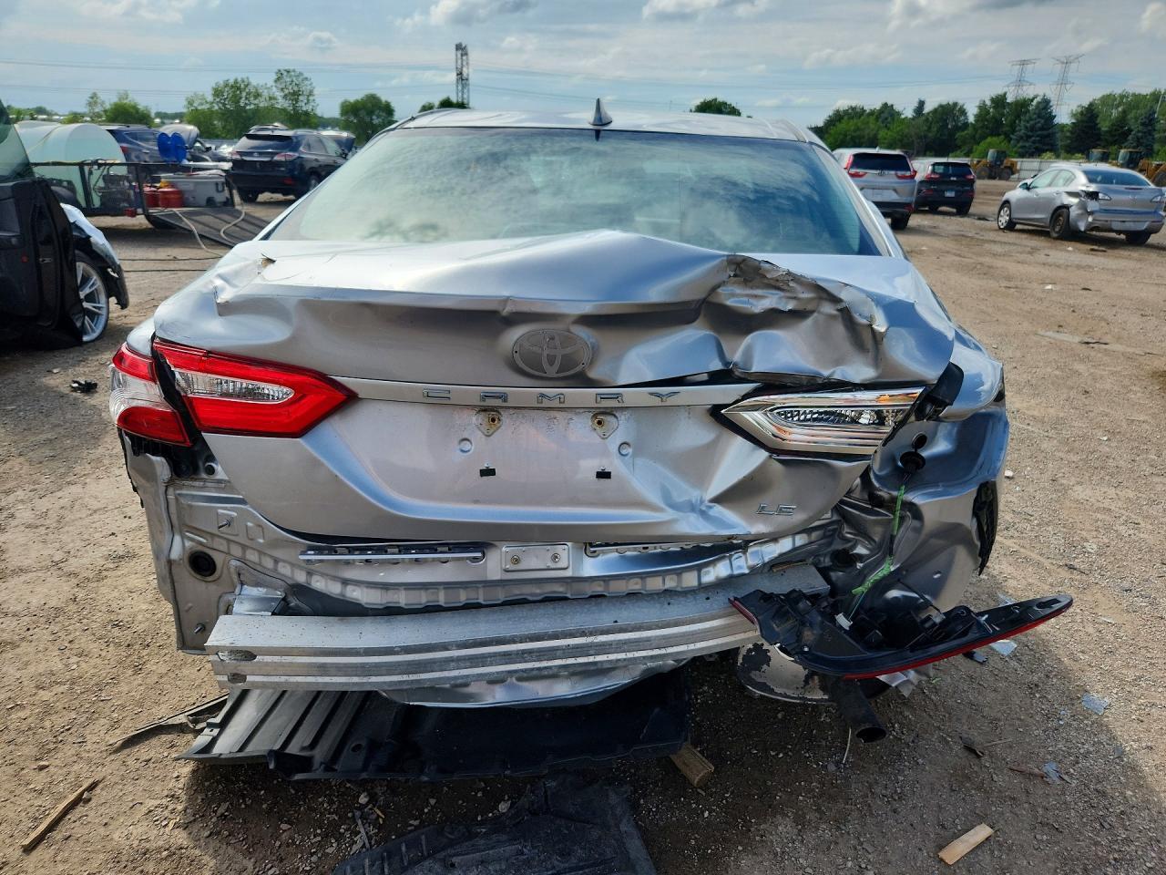 2019 Toyota Camry Le - Фото 6