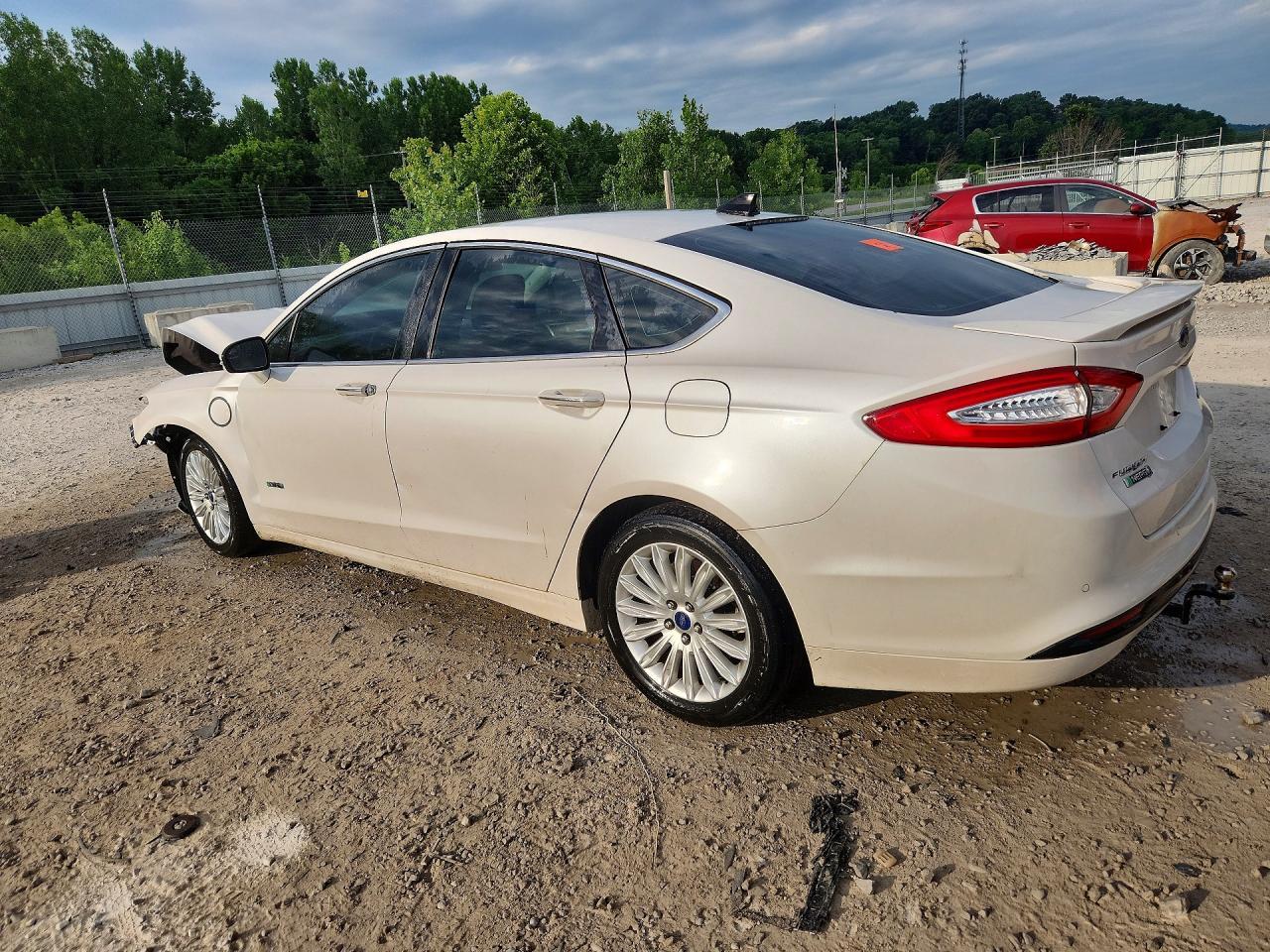 2013 Ford Fusion Titanium Phev - Image 2