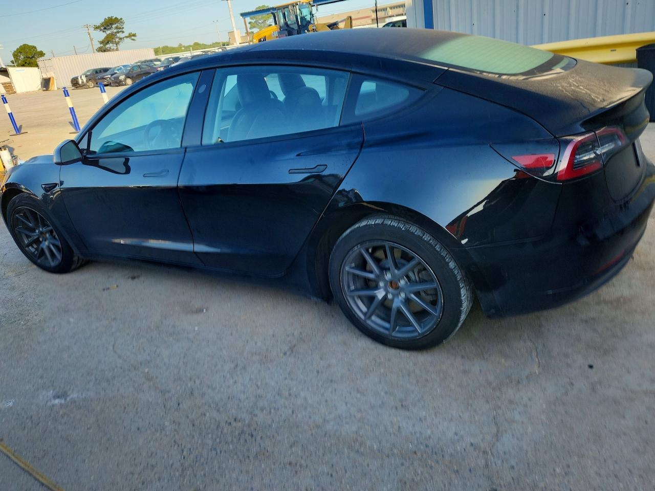 2022 Tesla Model 3 - Фото 2