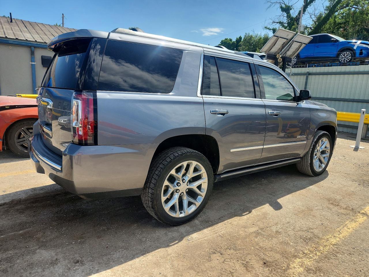 2019 GMC Yukon Denali - Image 3