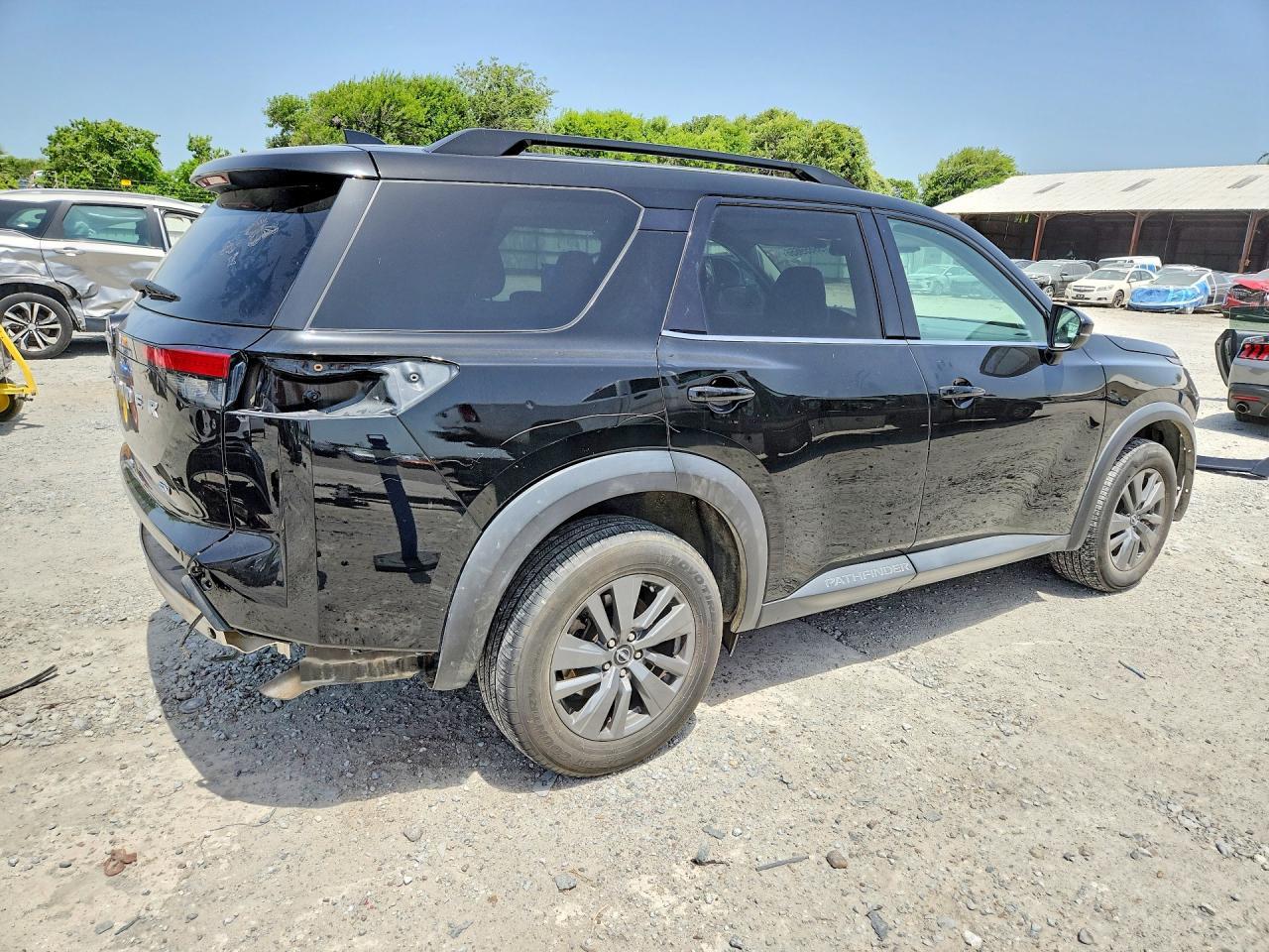 2023 Nissan Pathfinder Sv - Image 3