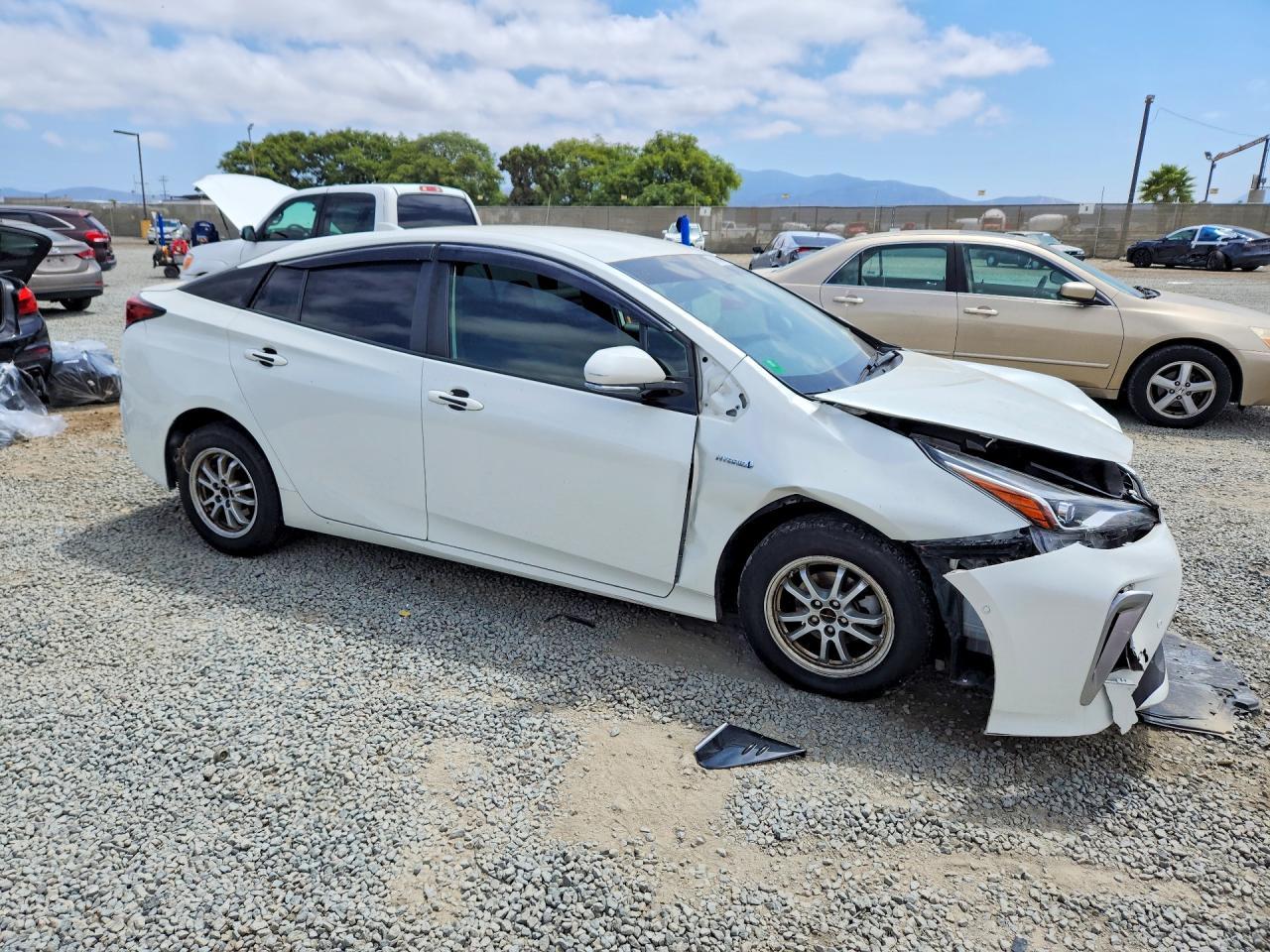 2019 Toyota Prius Xle Awd-E - Image 4