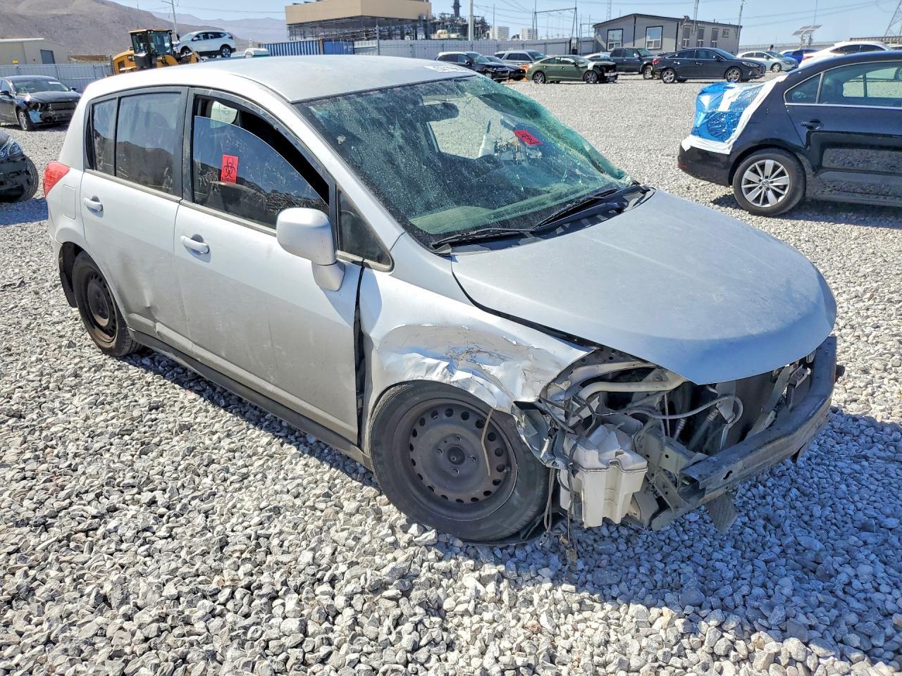 2011 Nissan Versa 1.8 S - Фото 4