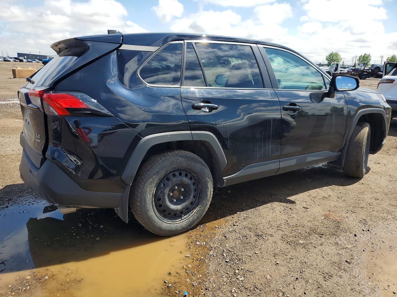 2023 Toyota Rav4 Le - Image 3