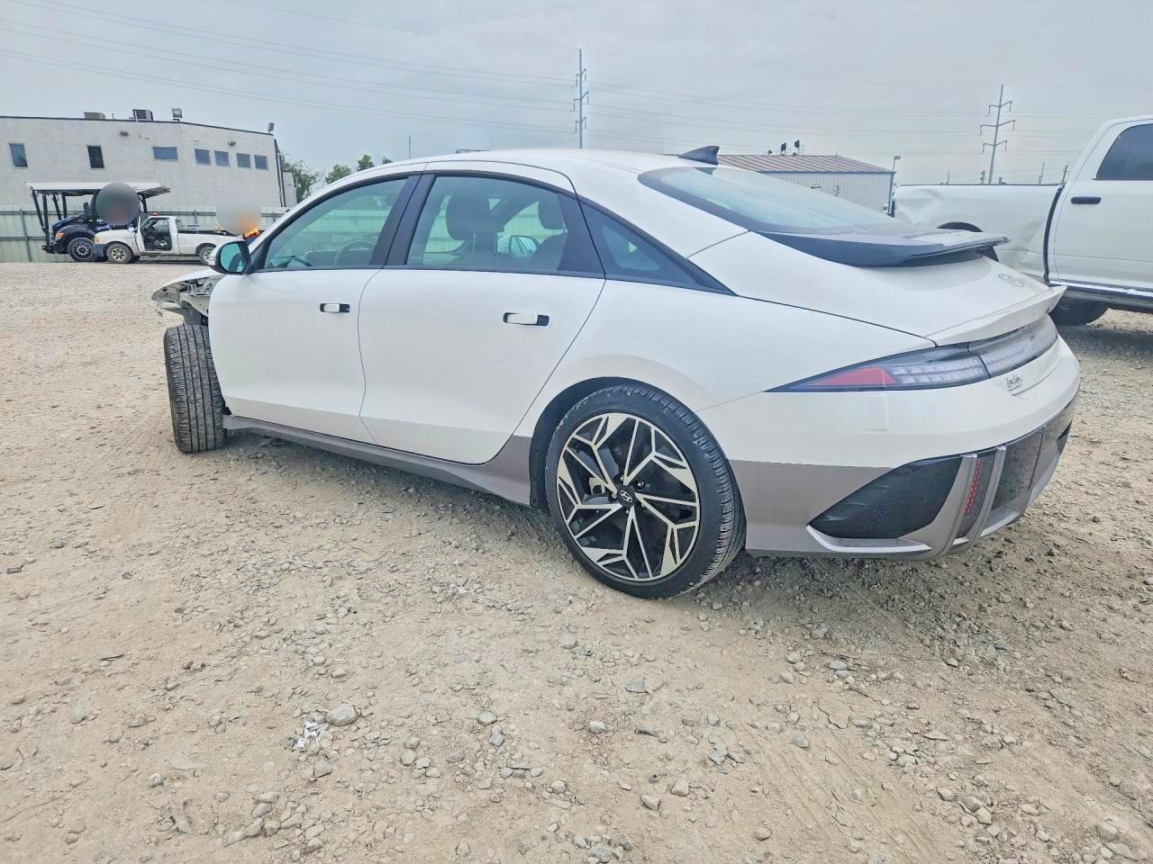 2024 Hyundai Ioniq 6 Sel - Image 2