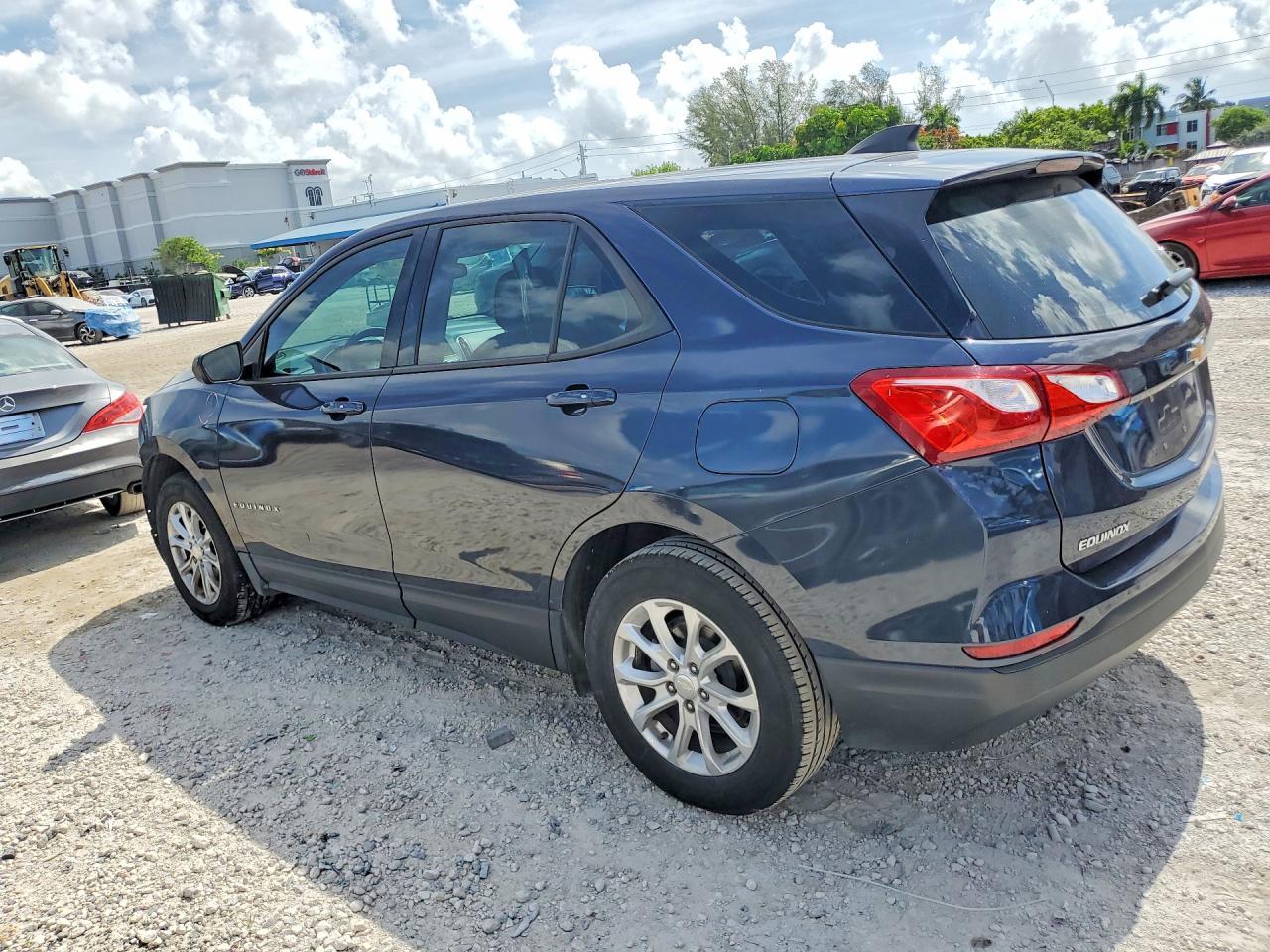 2019 Chevrolet Equinox Ls - Фото 2