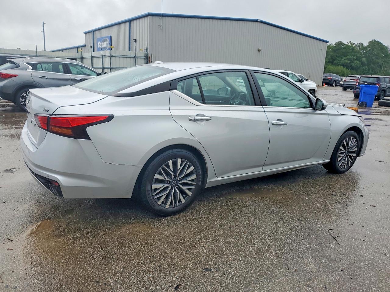 2023 Nissan Altima Sv - Image 3