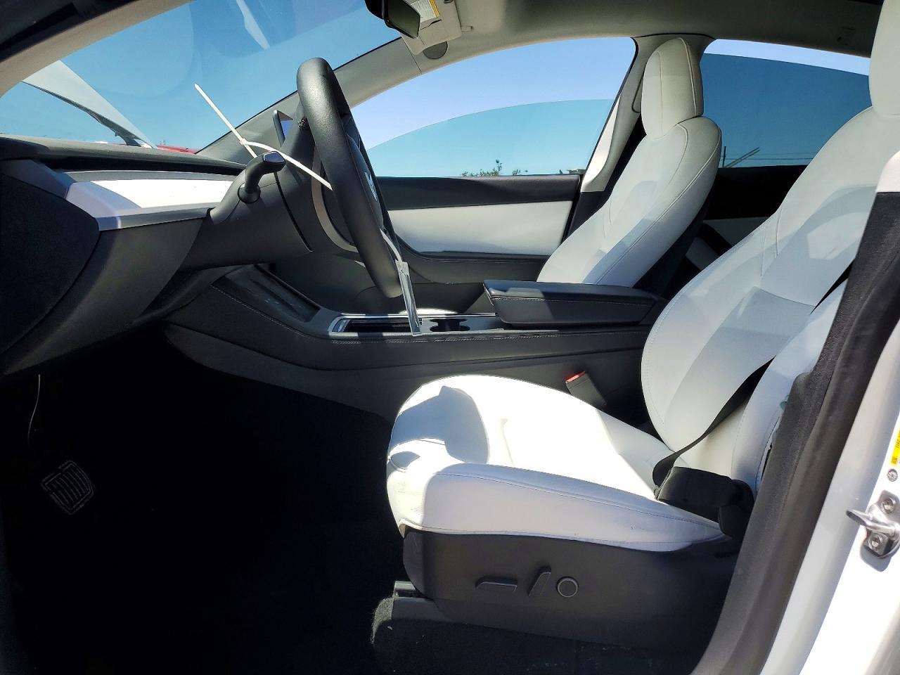 2022 Tesla Model Y - Image 7