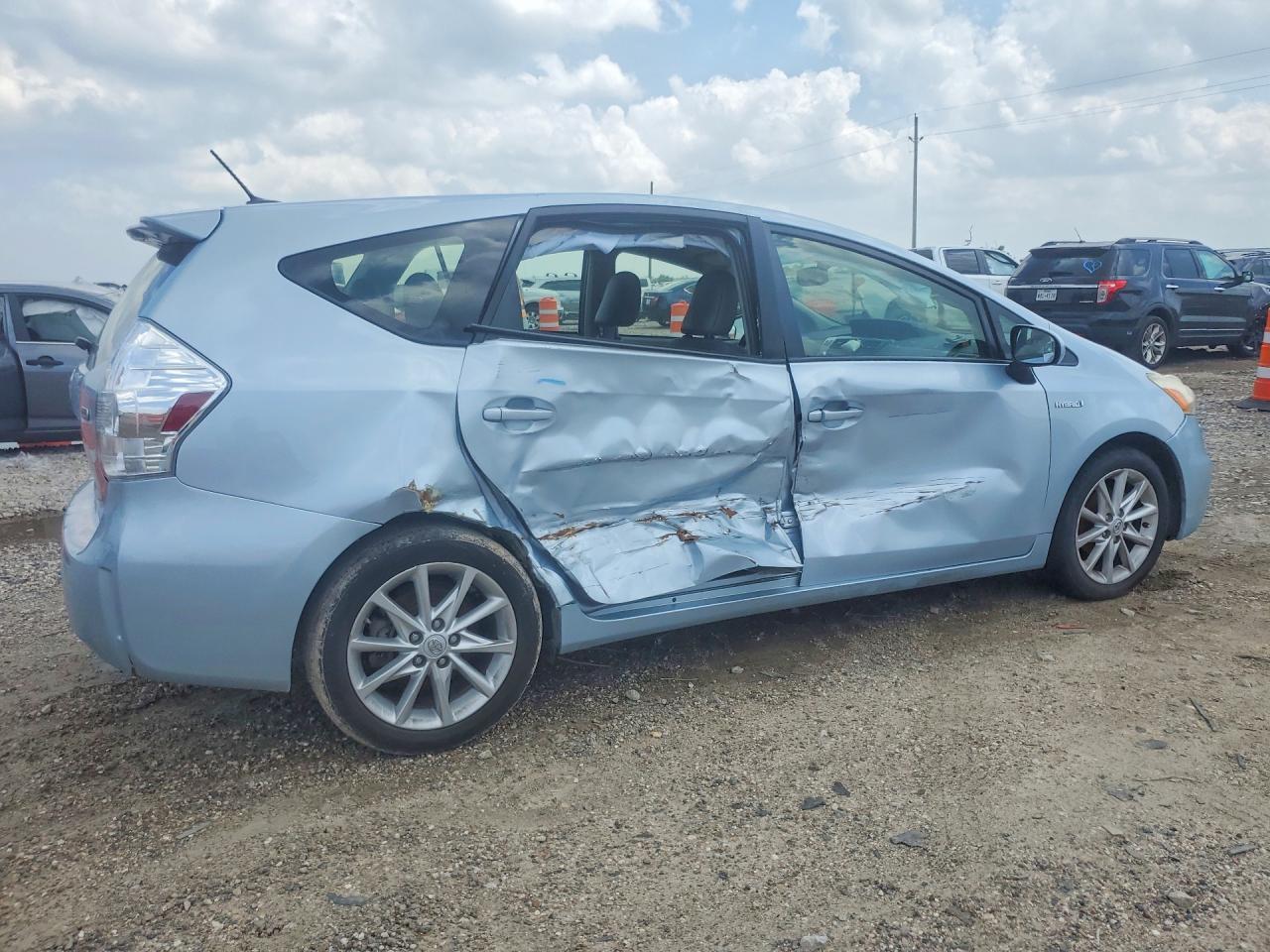 2014 Toyota Prius V Five - Фото 3