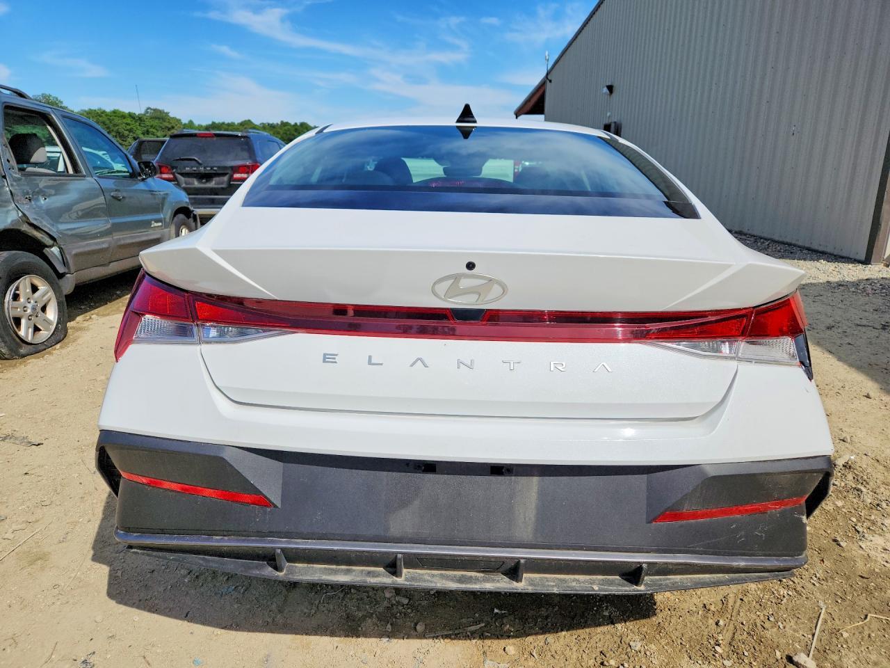 2024 Hyundai Elantra Se - Image 6