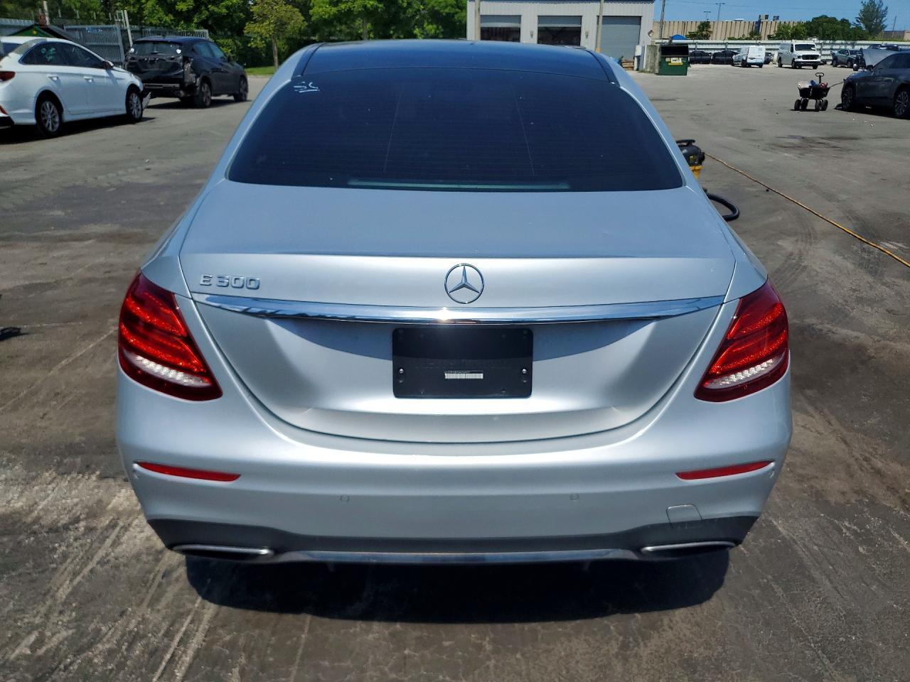 2017 Mercedes-Benz E 300 - Фото 6