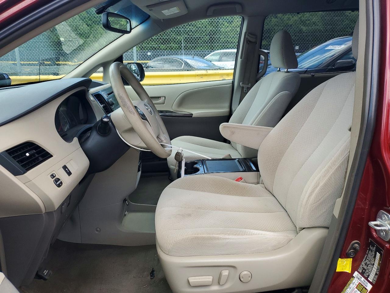 2012 Toyota Sienna Le - Фото 7