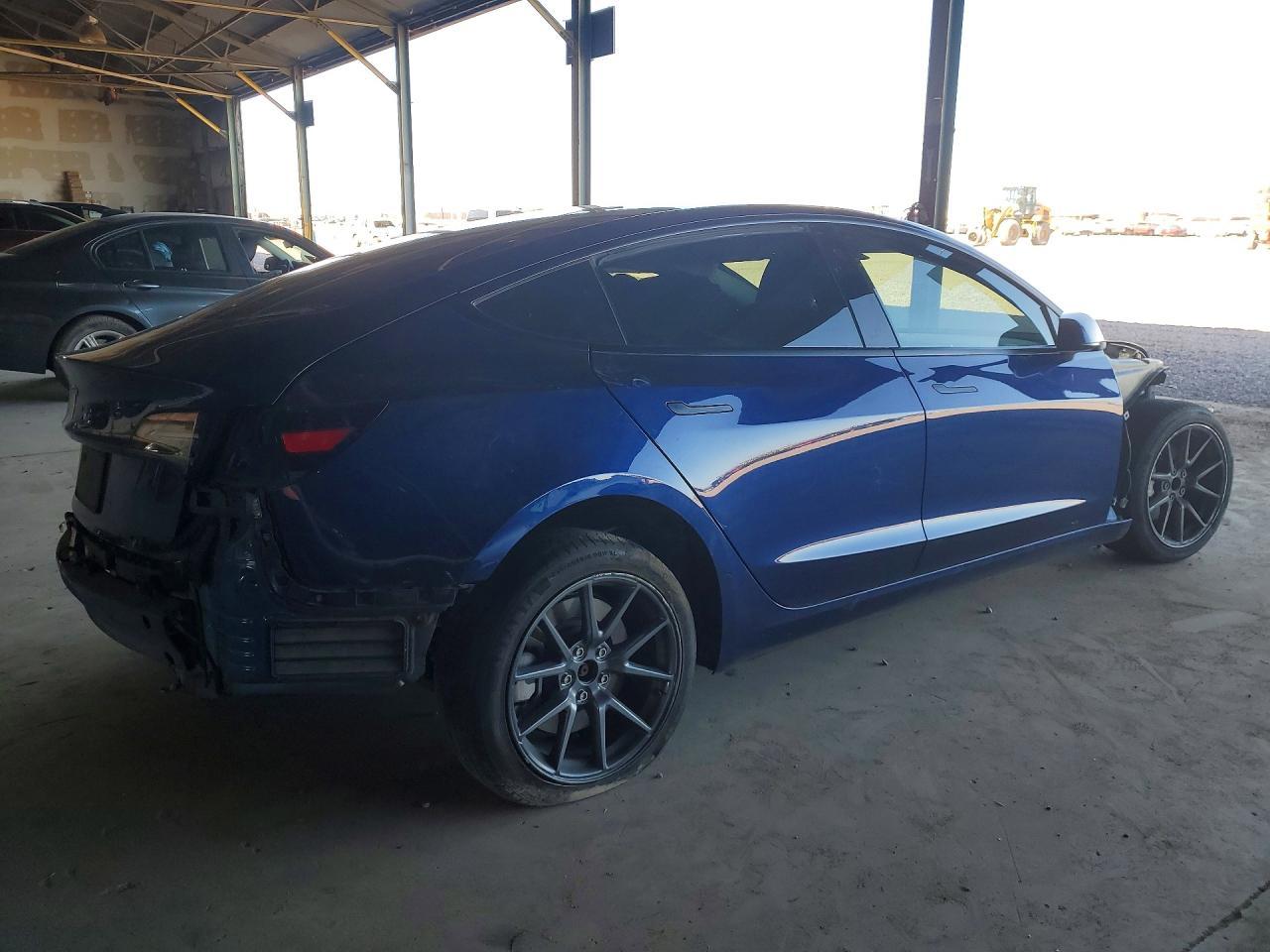 2023 Tesla Model 3 - Фото 3
