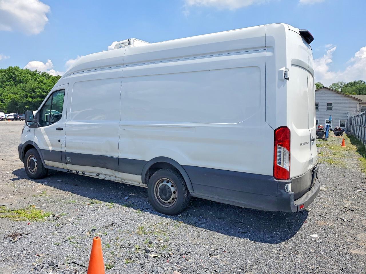 2022 Ford Transit 250 Refrigerated Delivery Van - Фото 2