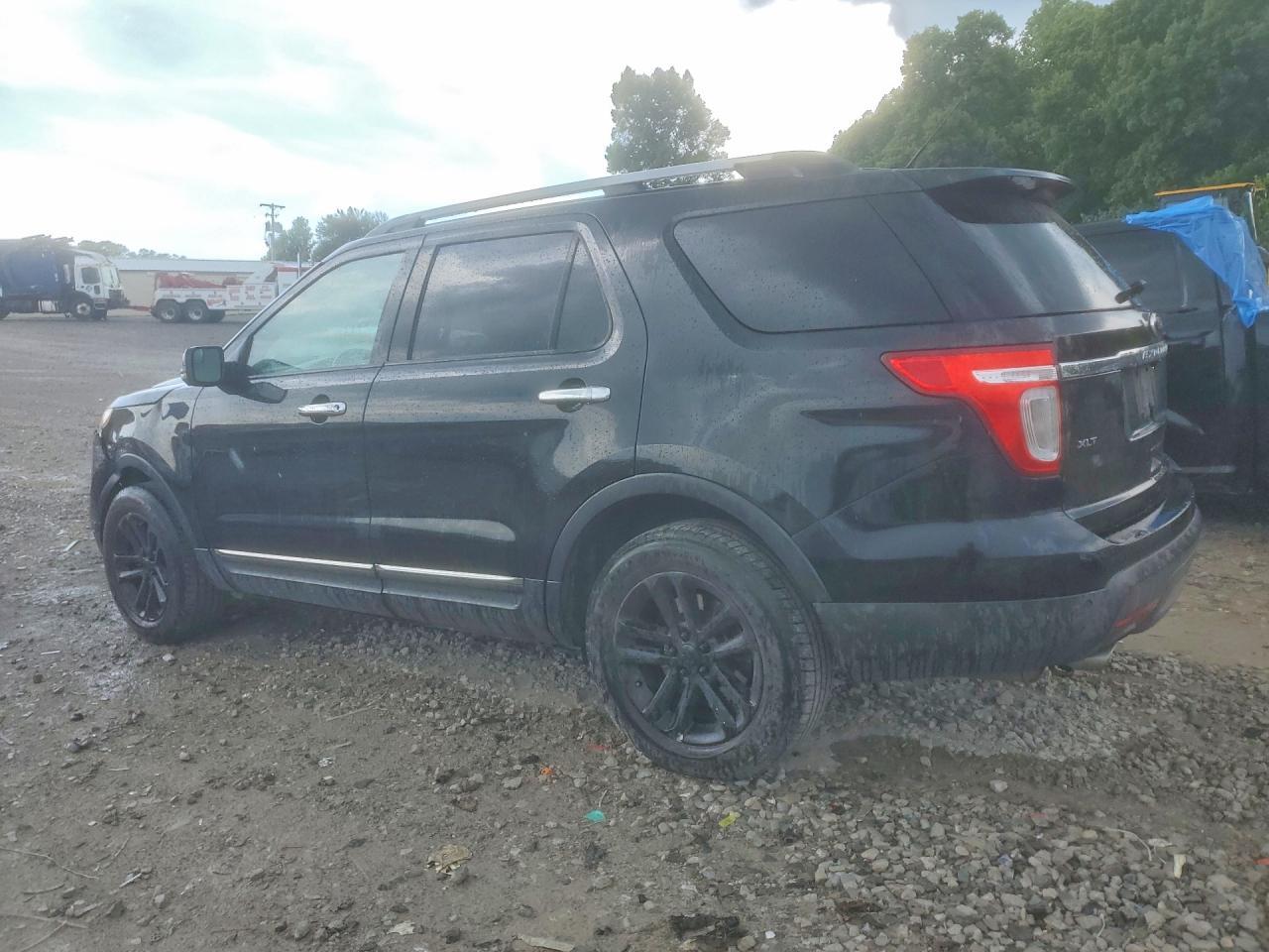 2011 Ford Explorer Xlt - Image 2