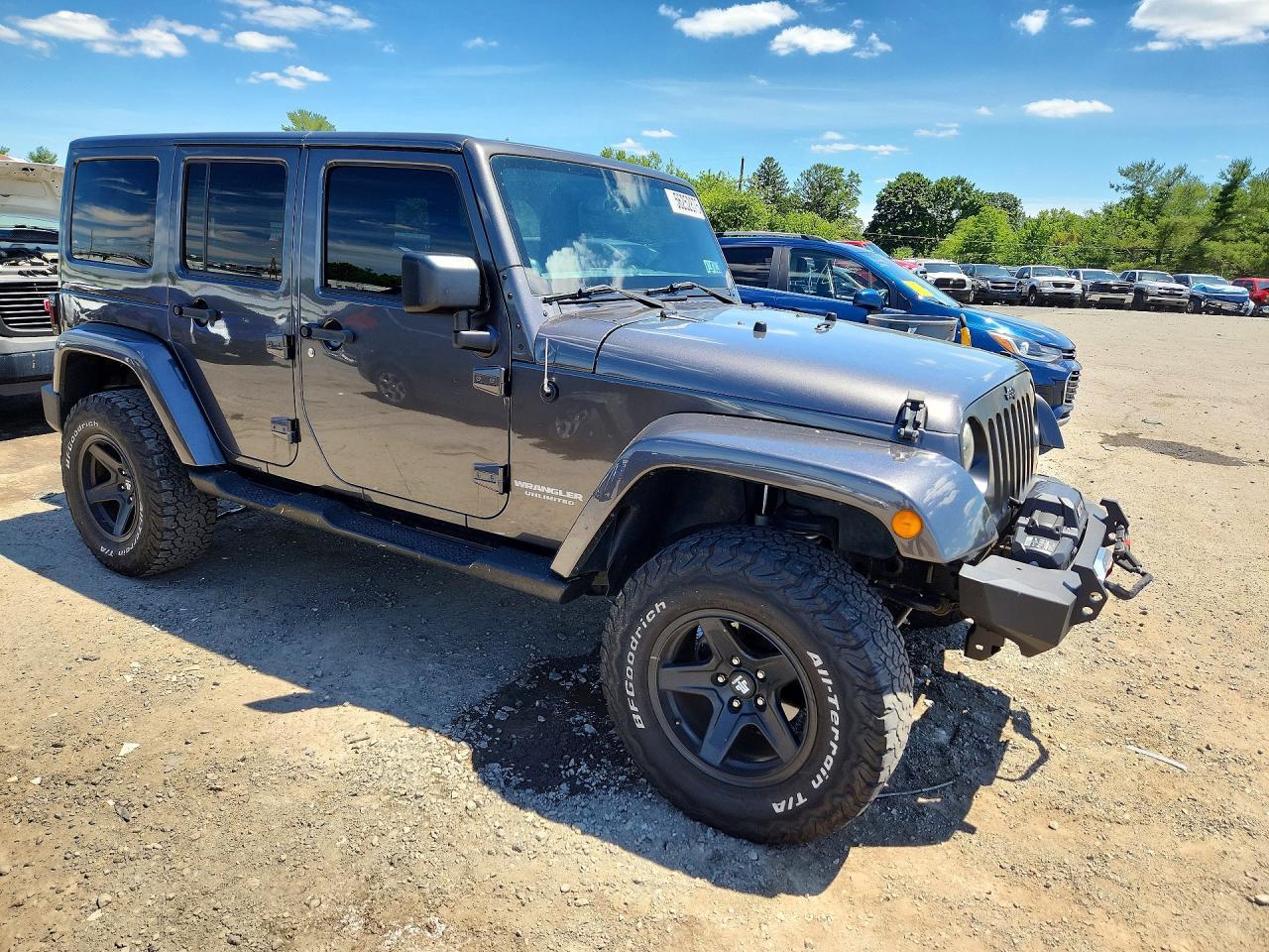 2014 Jeep Wrangler Unlimited Sahara - Image 4