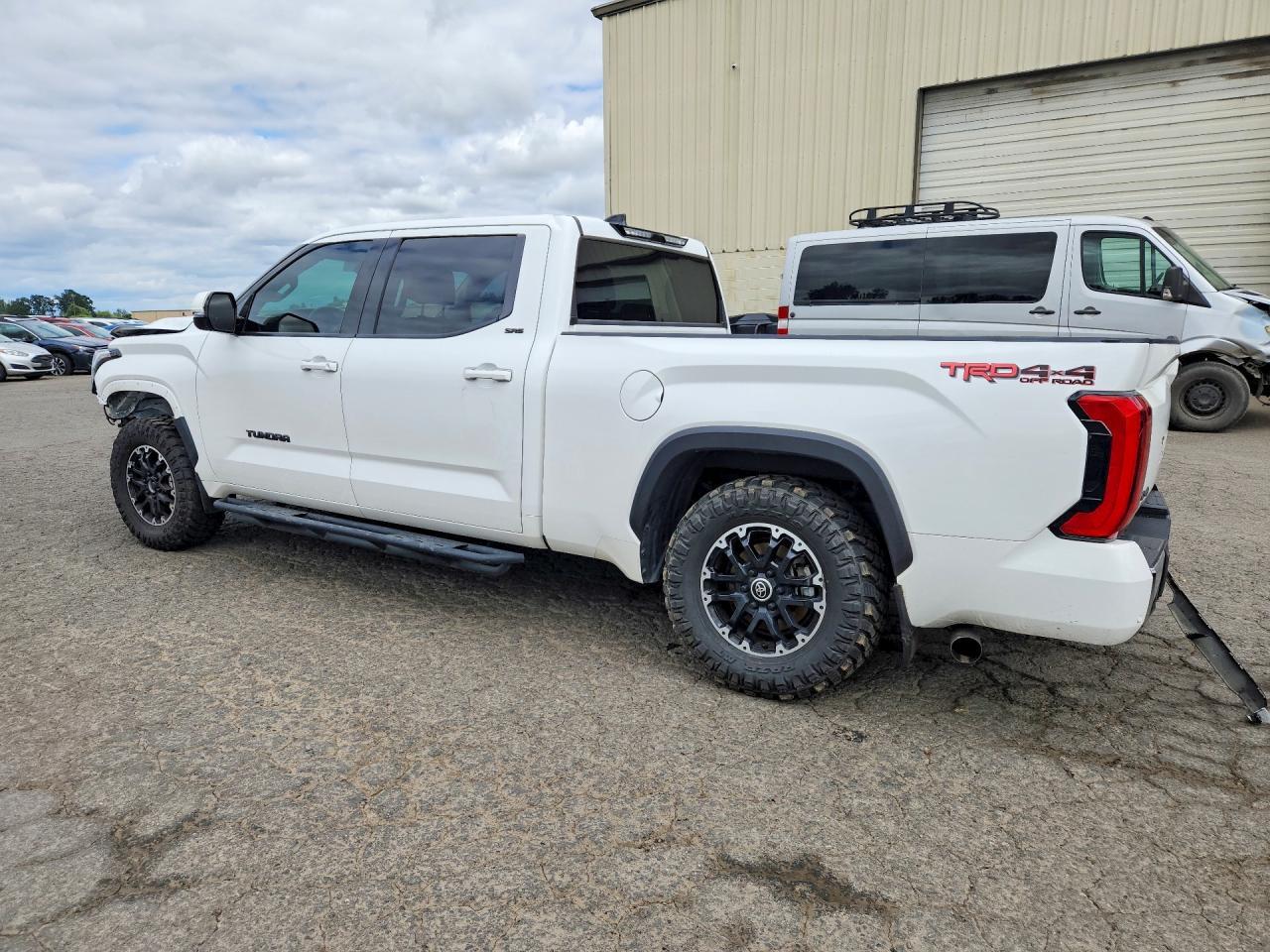 2022 Toyota Tundra Crewmax - Фото 2