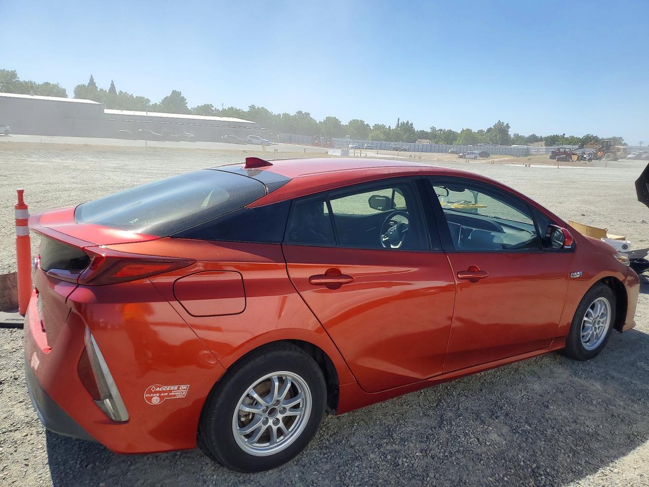 2017 Toyota Prius Prime Premium - Image 3