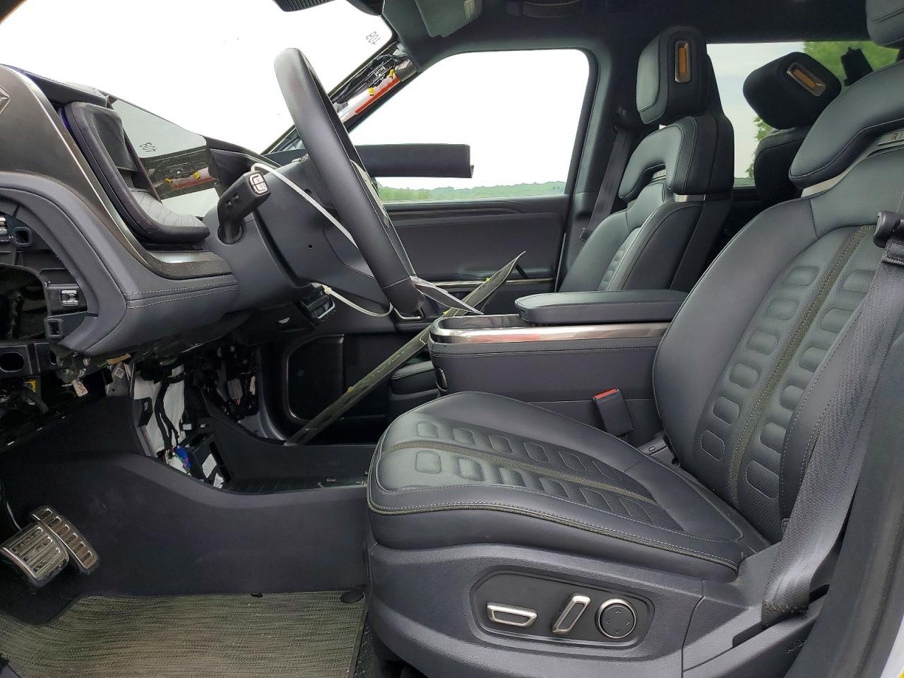 2023 Rivian R1S Adventure - Image 7