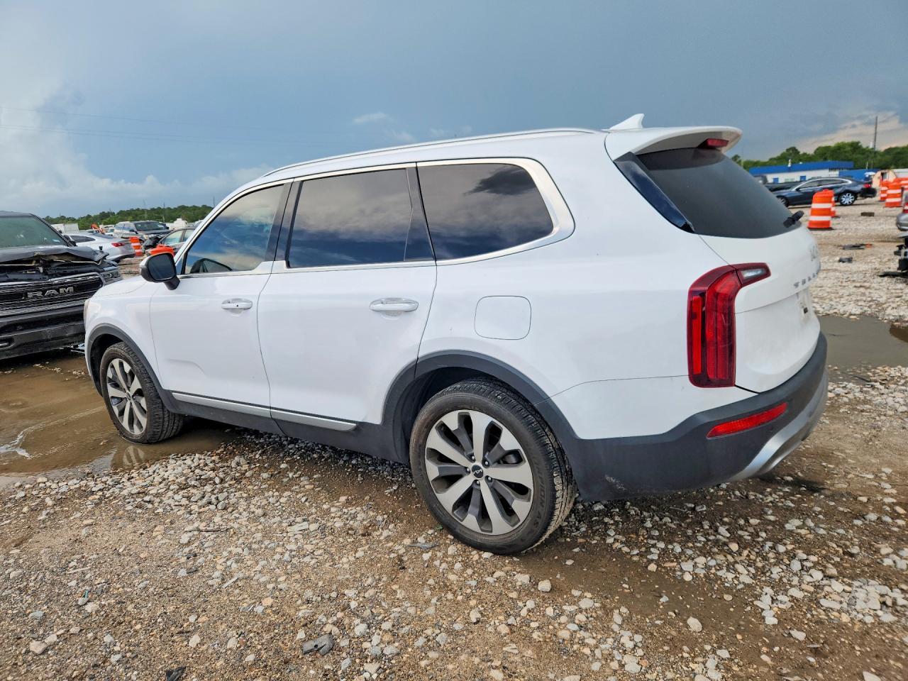 2022 Kia Telluride S - Фото 2