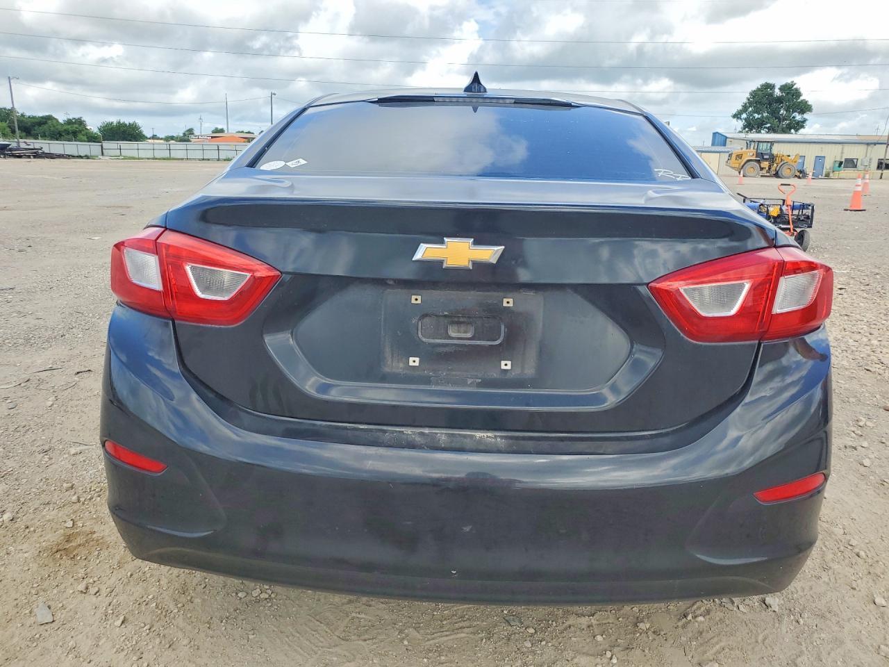 2017 Chevrolet Cruze - Image 6