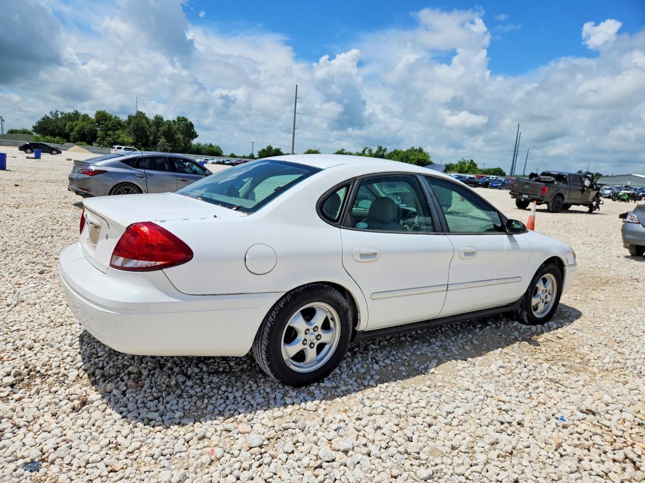 2004 Ford Taurus Ses - Image 3