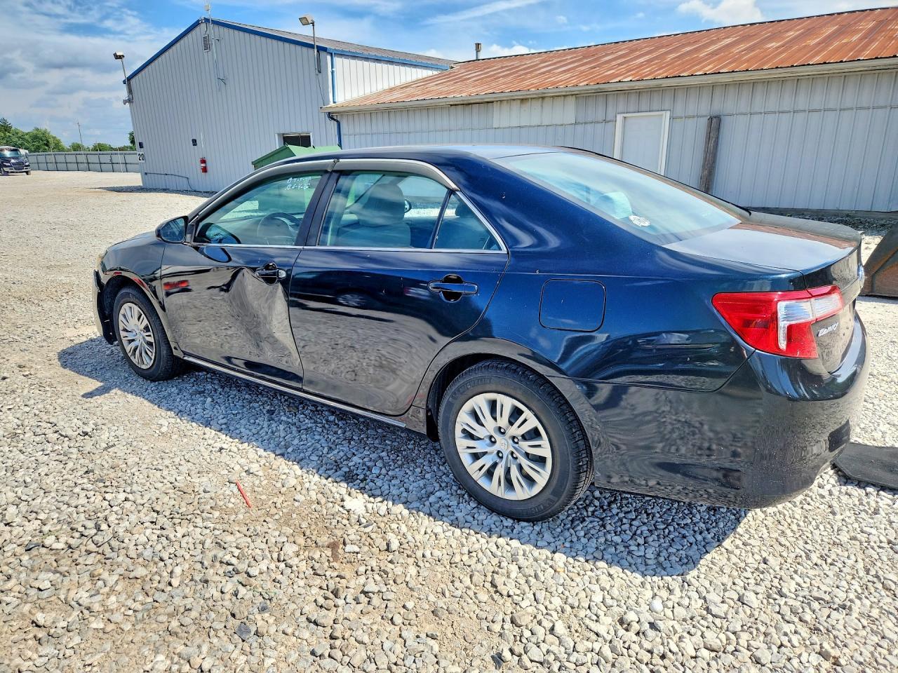 2012 Toyota Camry Le - Фото 2