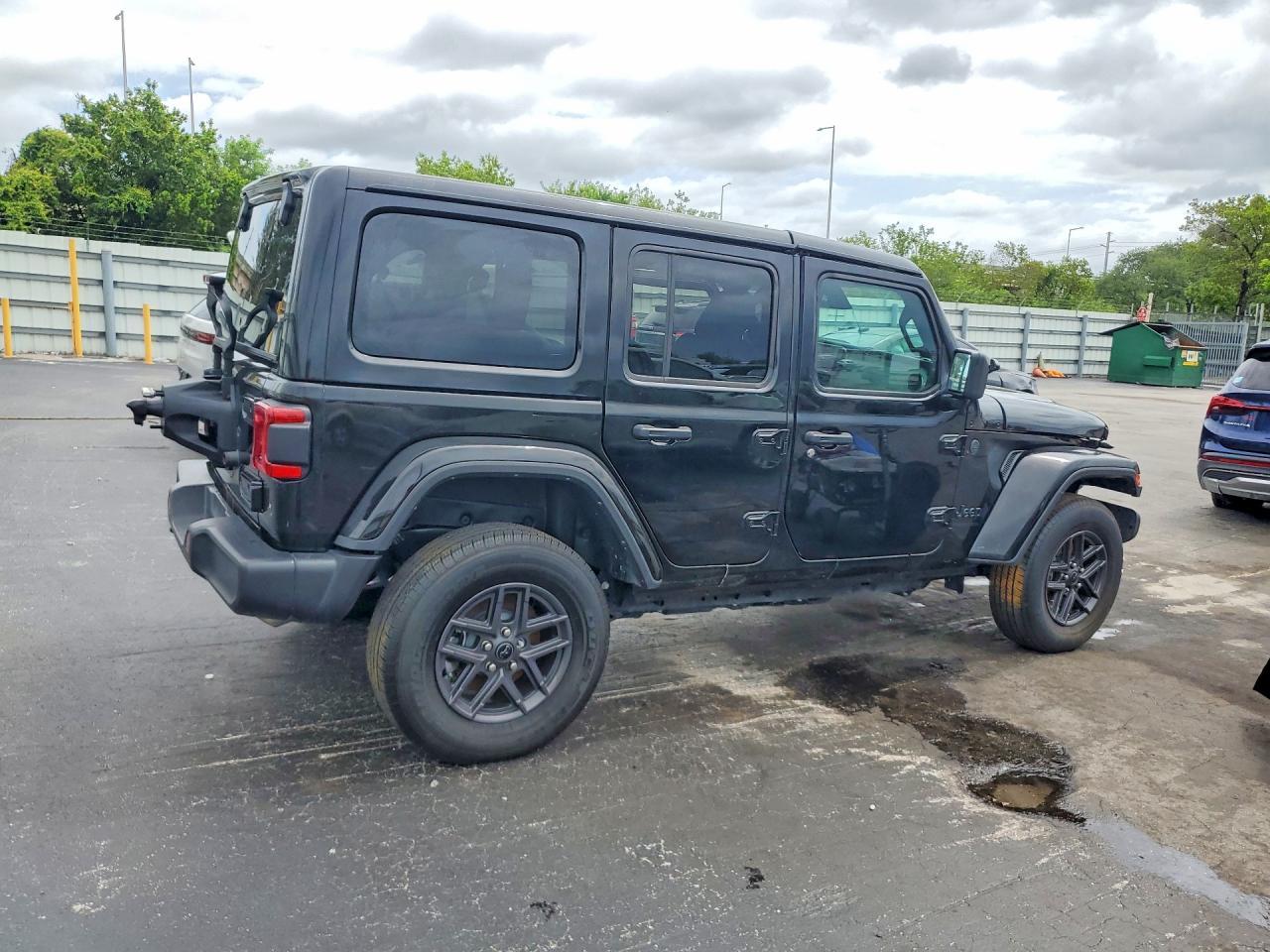 2025 Jeep Wrangler Sahara - Фото 3