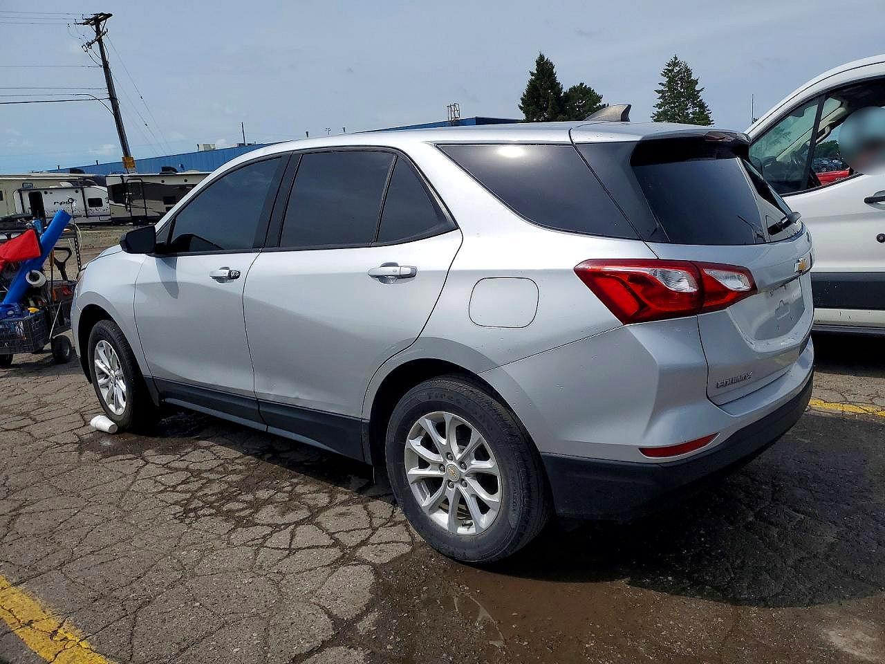 2019 Chevrolet Equinox Ls - Фото 2