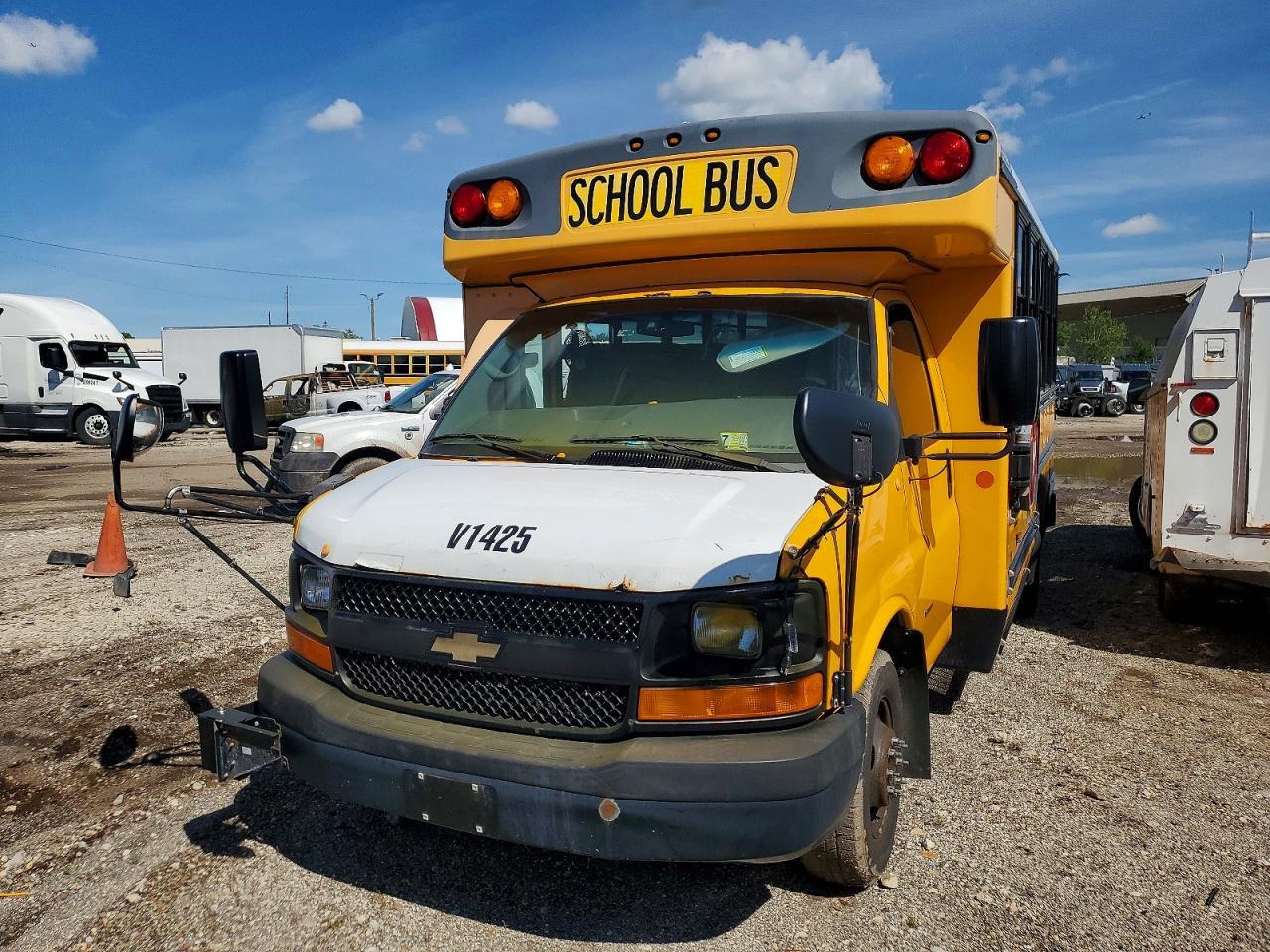 2012 Chevrolet Express G3 - School Bus - Фото 2