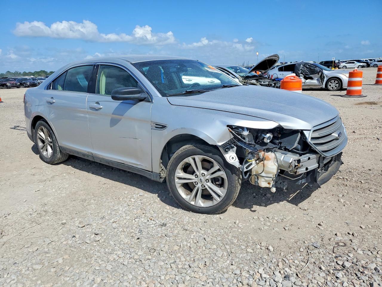 2015 Ford Taurus - Фото 4