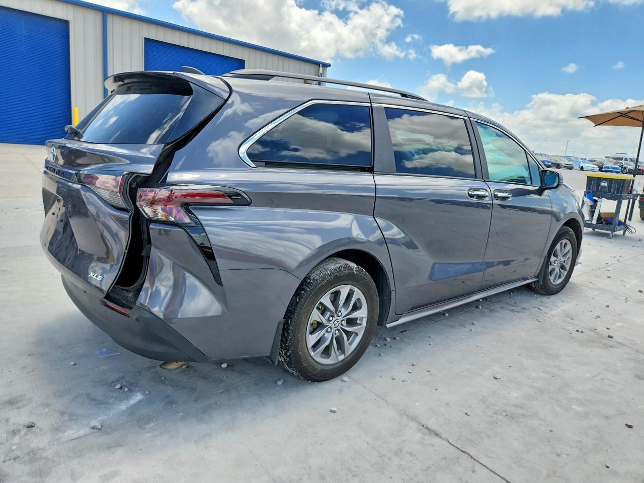 2025 Toyota Sienna Xle 8-Passenger - Фото 3