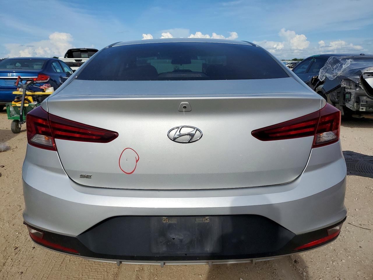 2019 Hyundai Elantra Se - Image 6