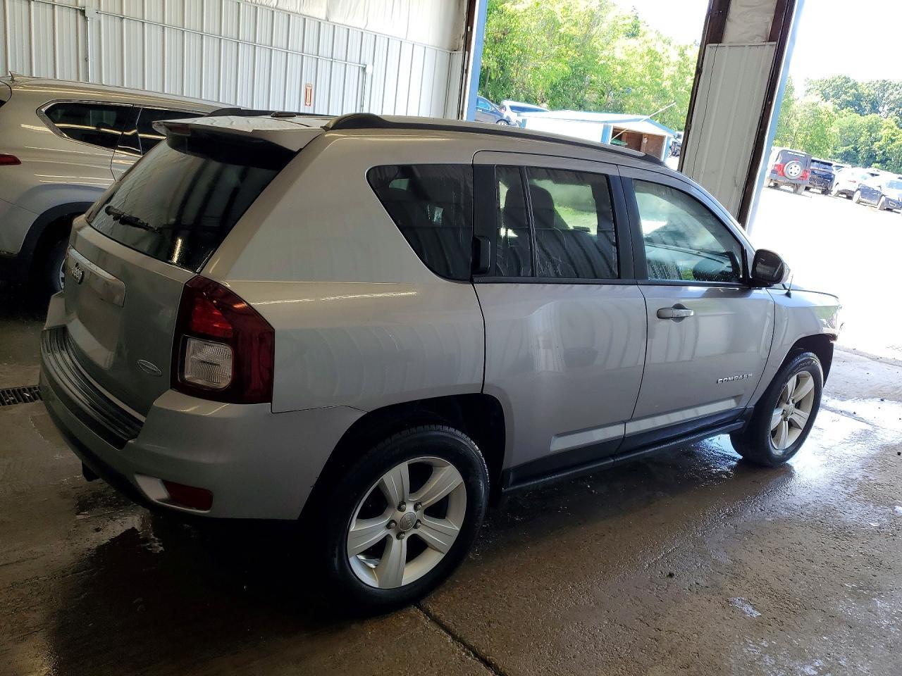 2016 Jeep Compass Latitude - Image 3