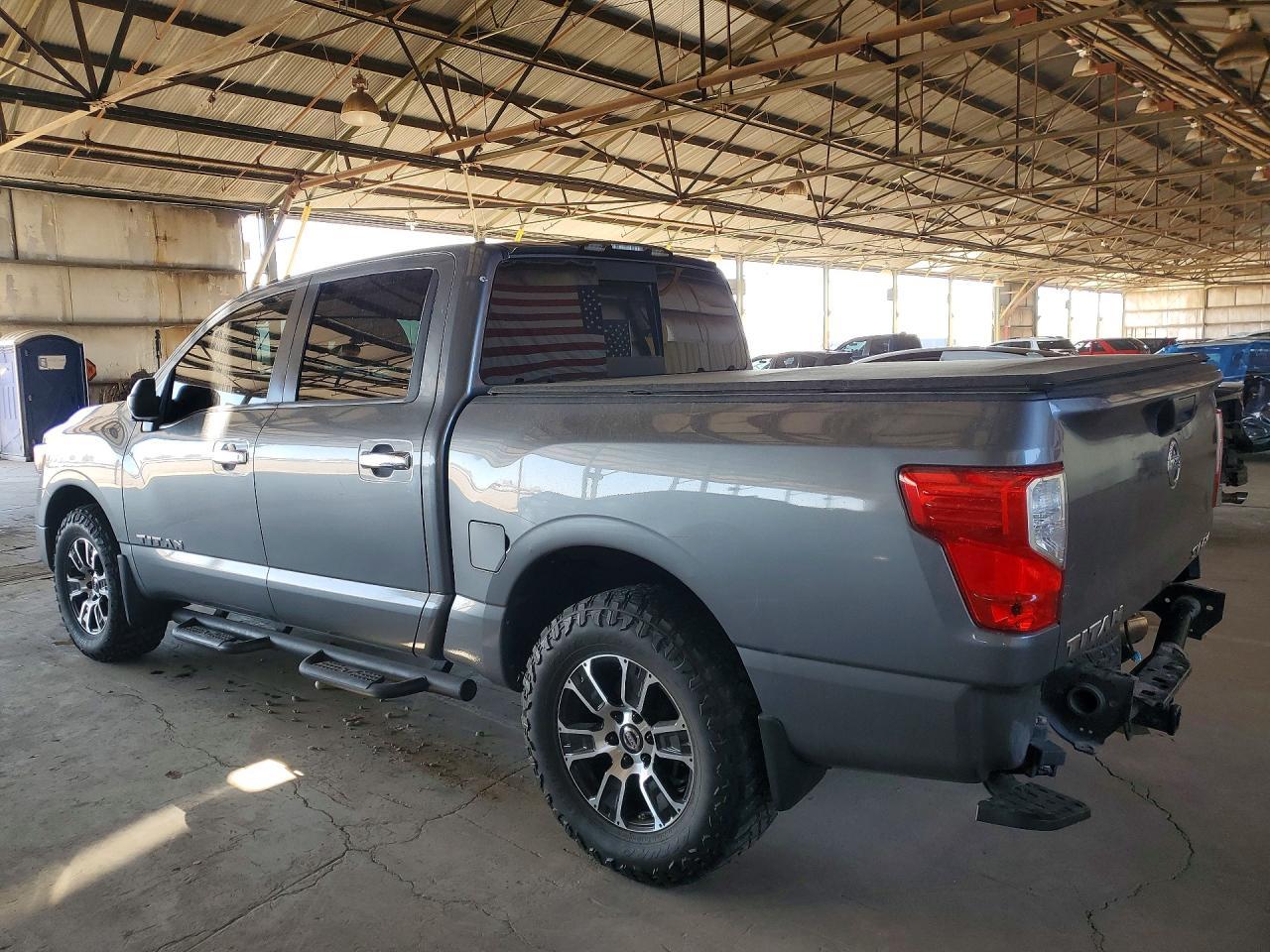 2021 Nissan Titan S - Фото 2