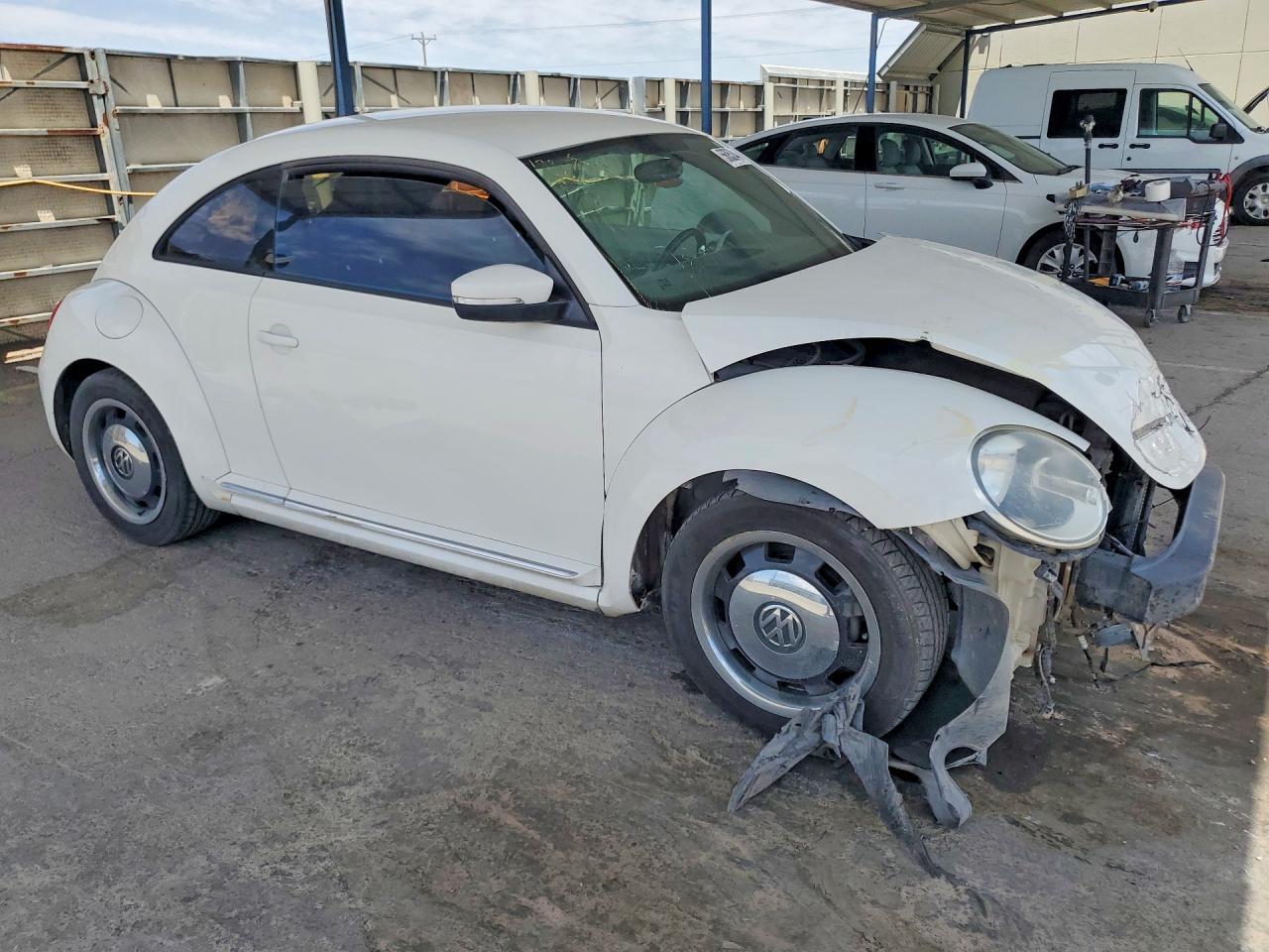 2012 Volkswagen Beetle - Фото 4