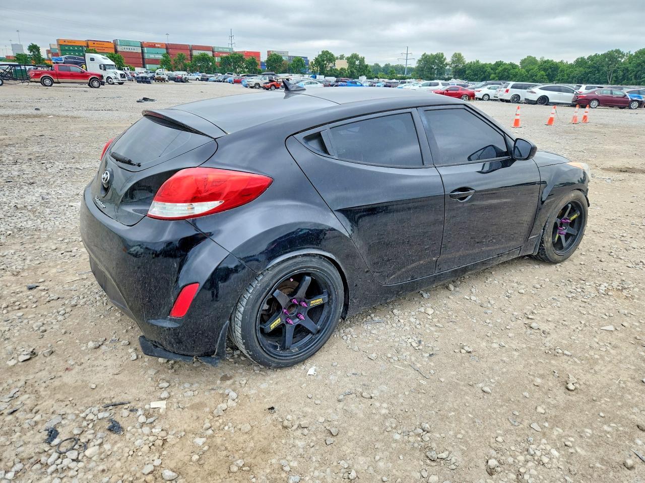2016 Hyundai Veloster Base - Фото 3