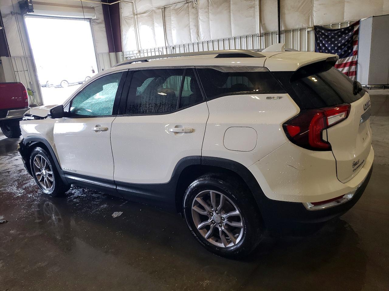 2023 GMC Terrain Slt - Image 2