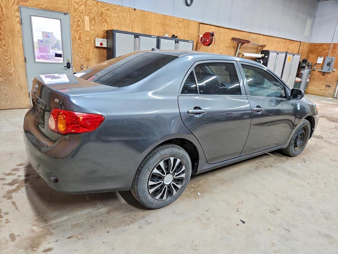 2010 Toyota Corolla Le - Фото 3