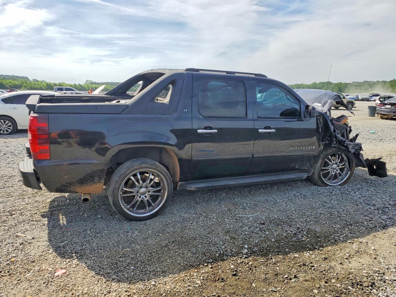 2007 Chevrolet Avalanche C1500 - Image 3