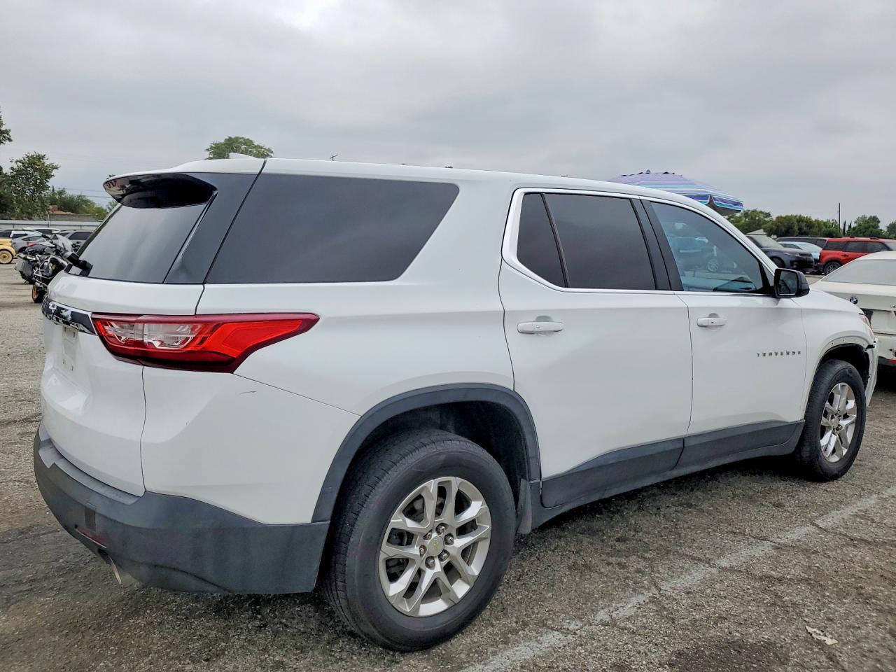 2018 Chevrolet Traverse Ls - Image 3