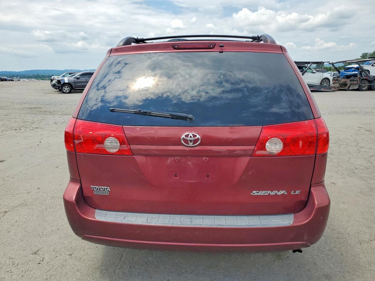 2008 Toyota Sienna Le 7-Passenger - Image 6