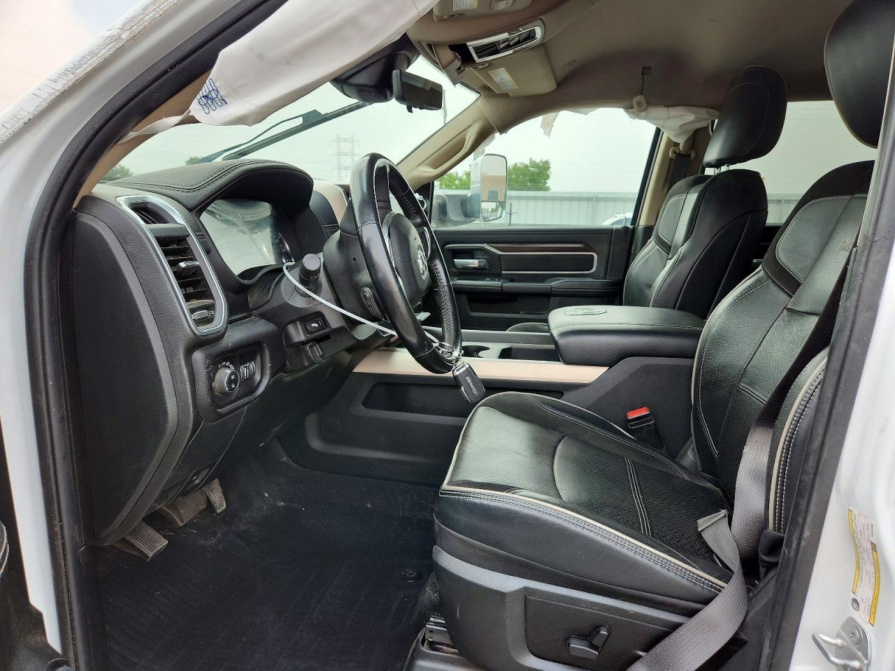 2022 Ram 3500 Laramie - Фото 7