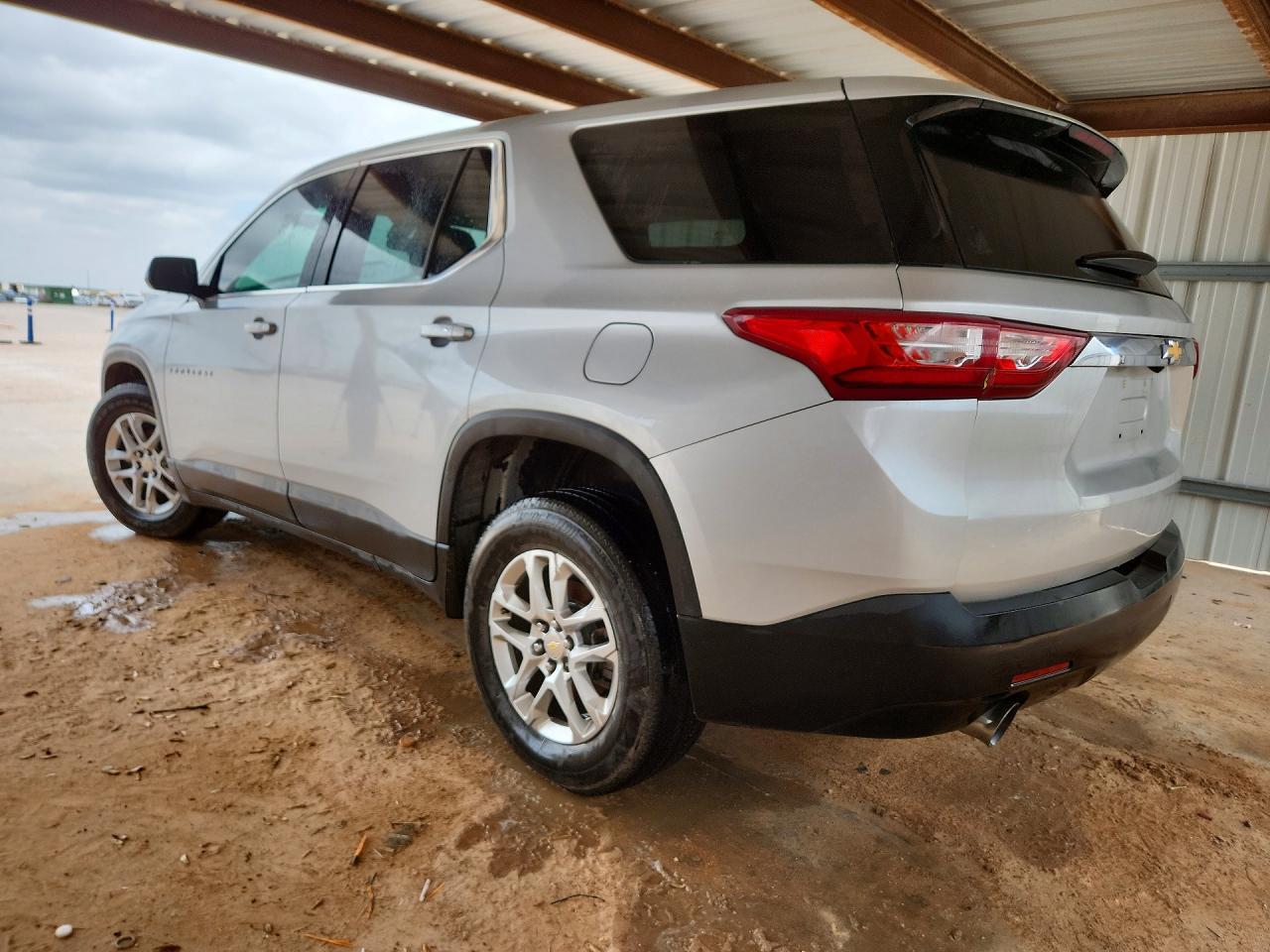 2019 Chevrolet Traverse Ls - Фото 2