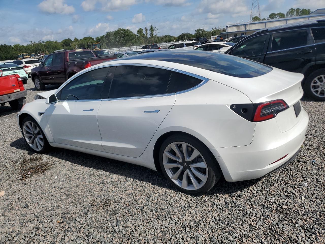 2020 Tesla Model 3 - Фото 2