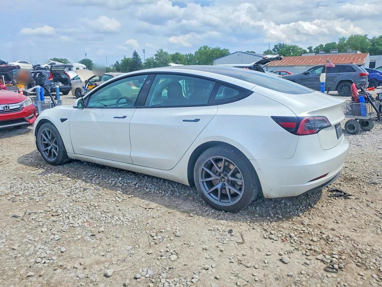 2022 Tesla Model 3 - Image 2