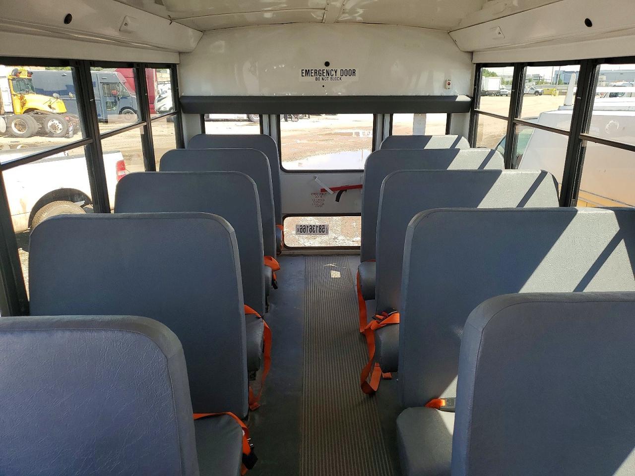 2012 Chevrolet Express G3 - School Bus - Фото 6